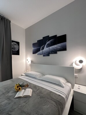 Quarto conforto, 1 cama King, banheiro privativo | 1 quarto, roupas de cama premium, edredons de pluma