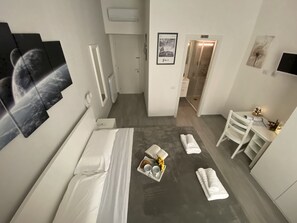 ห้องคอมฟอร์ท, เตียงคิงไซส์ 1 เตียง, ห้องน้ำส่วนตัว | 1 ห้องนอน, เครื่องนอนระดับพรีเมียม, ผ้านวมขนเป็ด, เตียงเมมโมรีโฟม