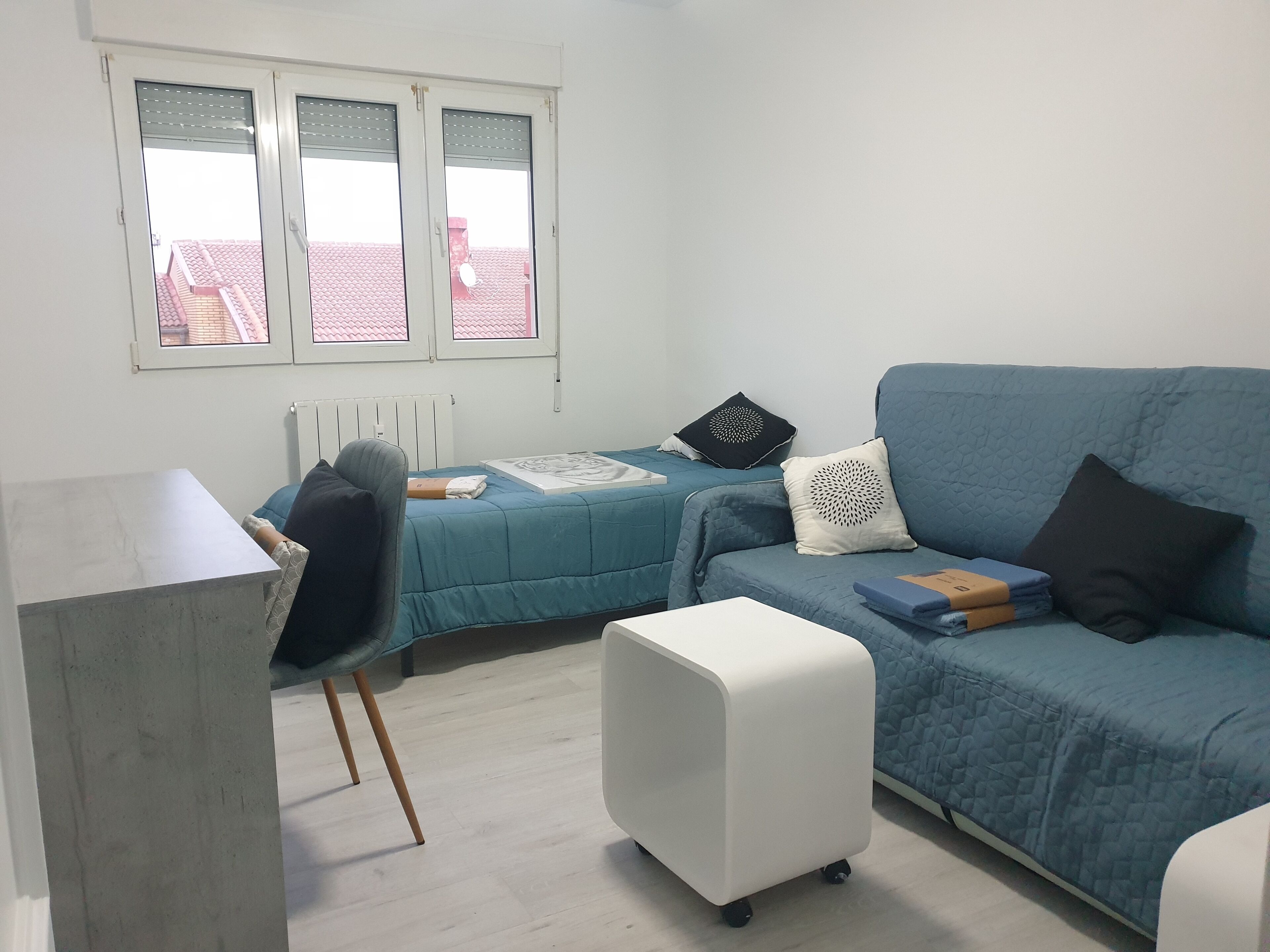 4 bedrooms, iron/ironing board, free WiFi, bed sheets