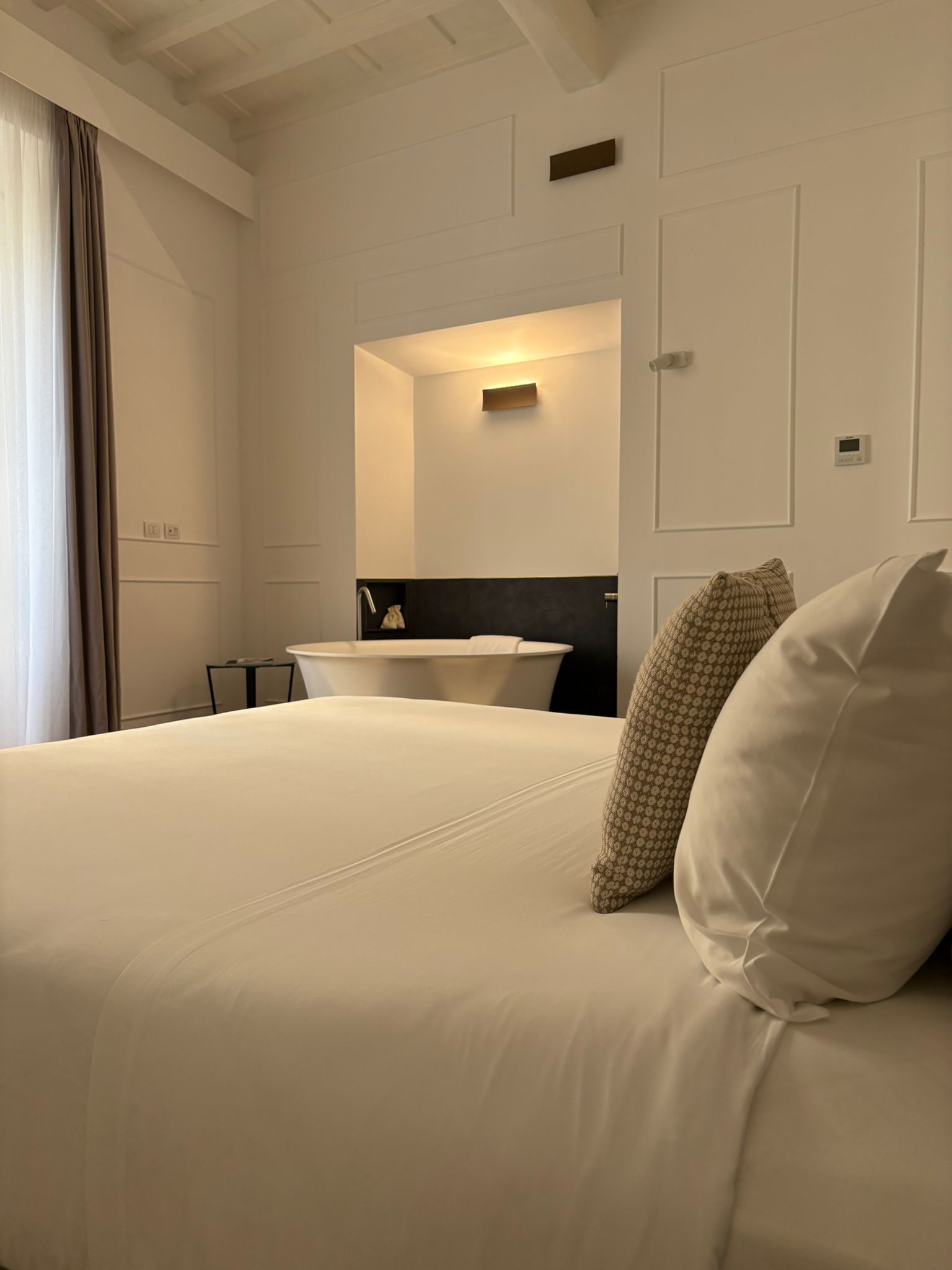 King Suite Deluxe | ผ้าปูที่นอนฝ้ายอียิปต์, เครื่องนอนระดับพรีเมียม, ผ้านวมขนเป็ด, มินิบาร์