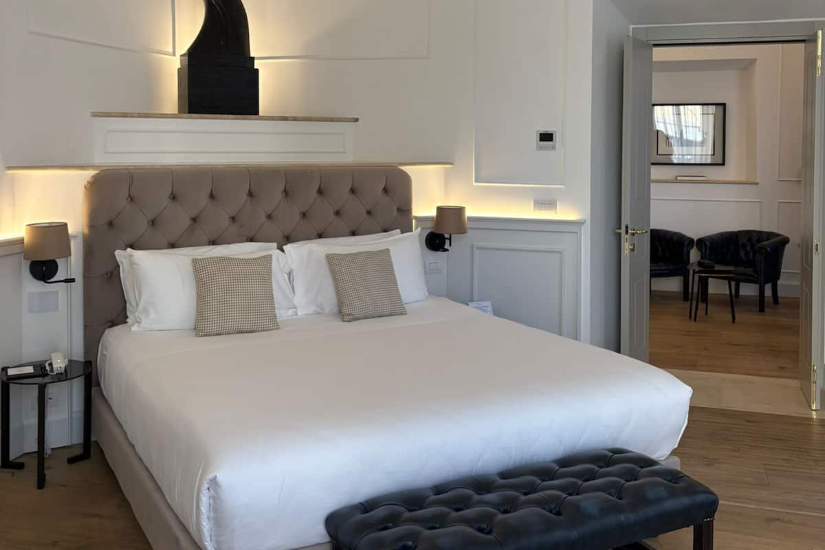 1 bedroom, Egyptian cotton sheets, premium bedding, down duvets