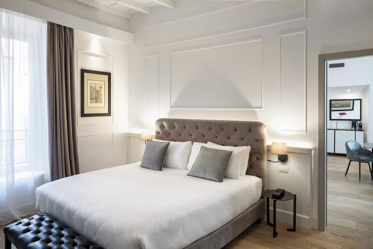 1 bedroom, Egyptian cotton sheets, premium bedding, down duvets