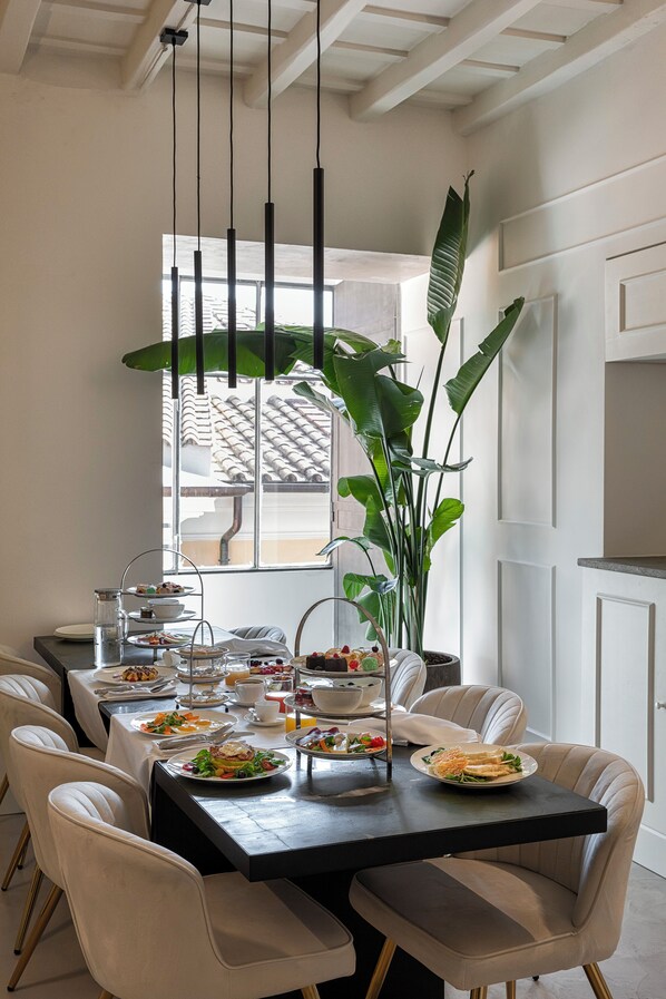 Café da manhã feito na hora todos os dias (EUR 25 por pessoa) 