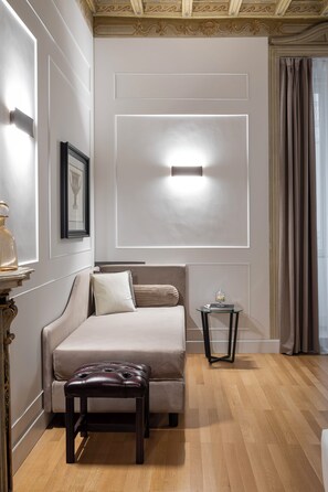 King Studio Deluxe | 이집트산 면 시트, 고급 침구, 오리/거위털 이불, 미니바