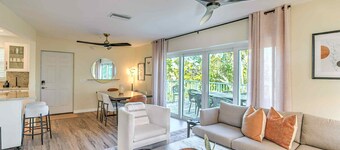 20 Guests 2 Homes w/Heated Pool -Walk to Beach