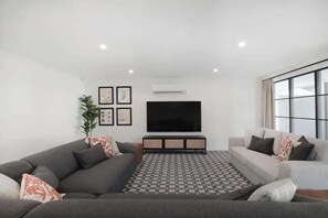 Télévision, espaces bureaux