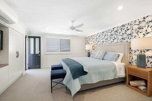 4 Schlafzimmer, Schreibtisch, Bügeleisen/Bügelbrett, WLAN