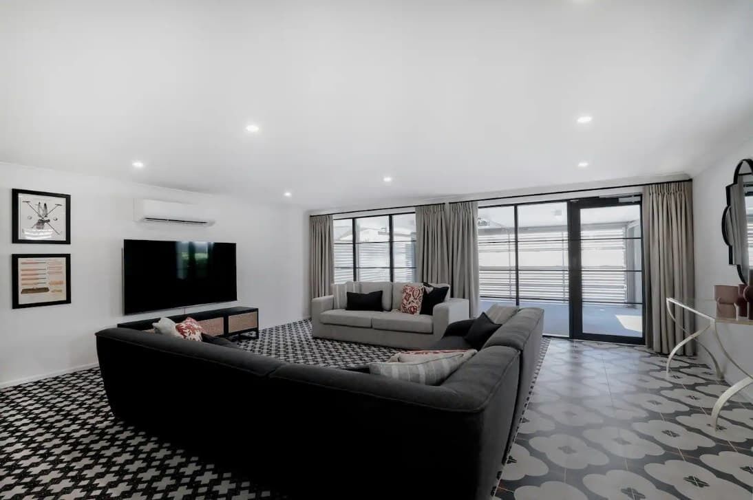 Budds Villa 1 By Khove - Surfers Paradise