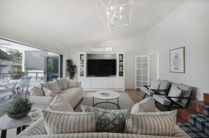 Unclassified image, 4 of 33, button - Budds Villa 1 By Khove (Surfers Paradise)