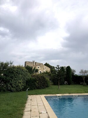 Pool - Ancien Moulin en Pierre (Saint-Pierre-de-Vassols)