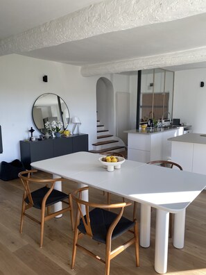 Dining - Ancien Moulin en Pierre (Saint-Pierre-de-Vassols)