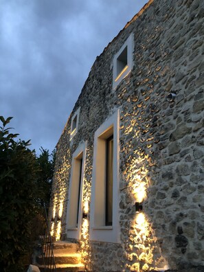 Exterior detail - Ancien Moulin en Pierre (Saint-Pierre-de-Vassols)