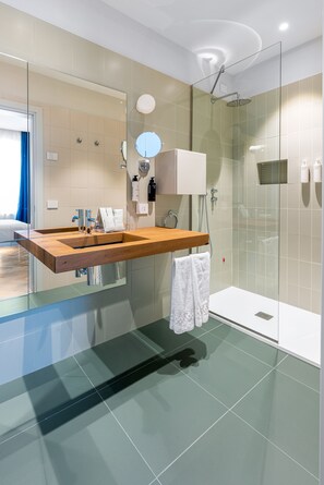 Deluxe Room, Pool View | Bathroom - Villa Fedora Luxury Suites (Lucca)