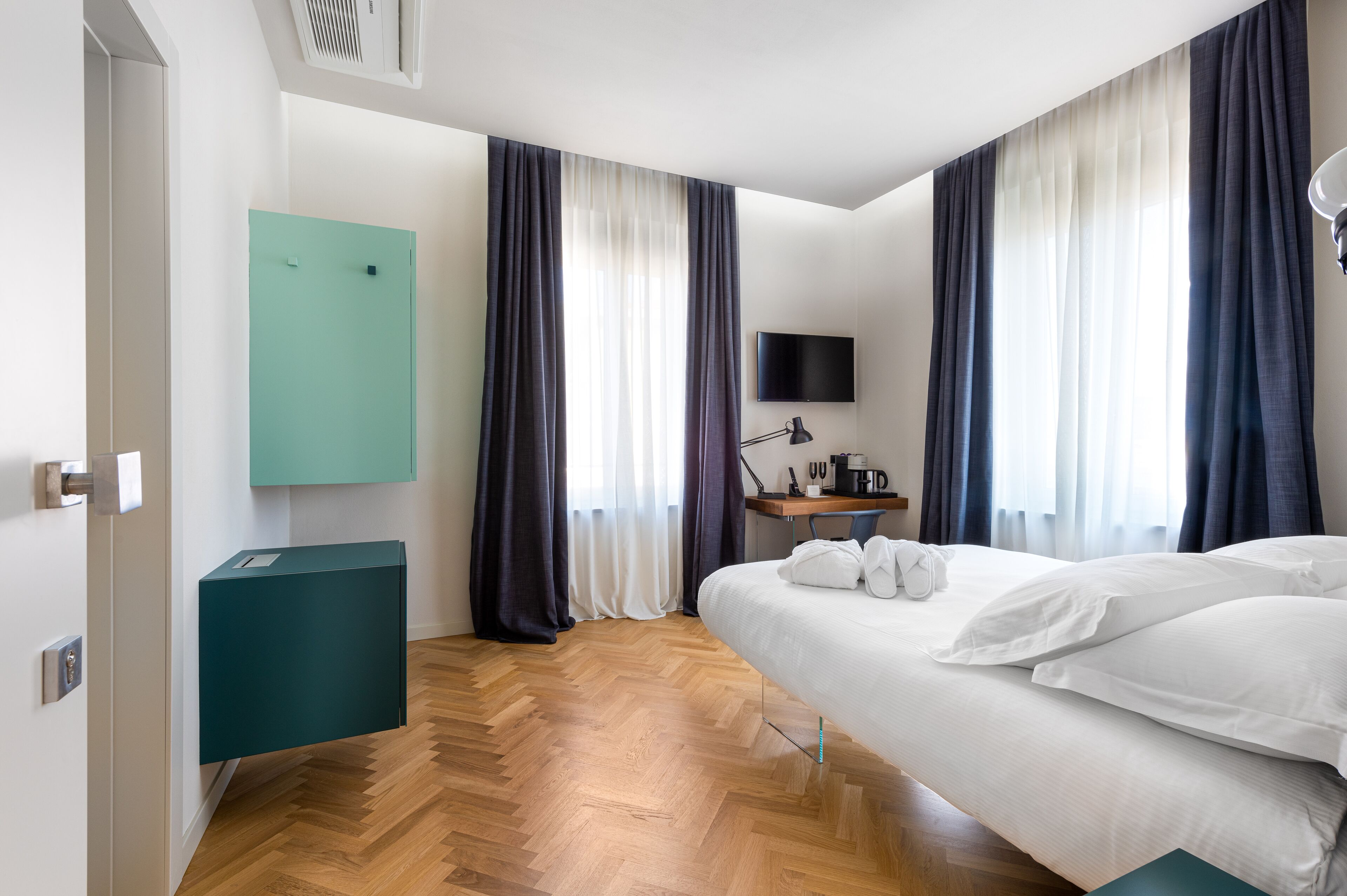 Deluxe Room, Pool View | Egyptian cotton sheets, premium bedding, down comforters, minibar