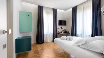 Quarto luxo, vista para a piscina | 1 quarto, roupas de cama de algodão egípcio, roupas de cama premium