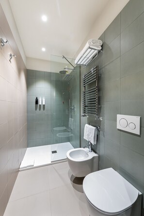 Superior Room, Courtyard View | Bathroom - Villa Fedora Luxury Suites (Lucca)