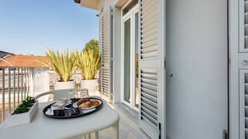 Suite, Garden View | Terrace/patio