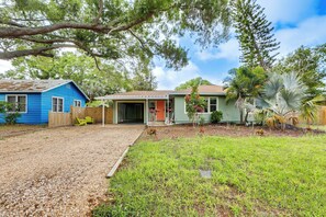 House (3 Bedrooms) | Interior - Idyllic Sarasota Home w/ Yard: 2 Mi to Beach! (Sarasota)