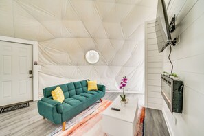 Apartment (0 Bedroom) | Interior