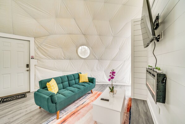 Apartment (0 Bedroom) | Interior - 'star View Dome' Broken Bow Gem: Hot Tub & Deck! (Broken Bow)