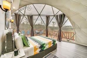 Apartment (0 Bedroom) | Front of property - 'star View Dome' Broken Bow Gem: Hot Tub & Deck! (Broken Bow)