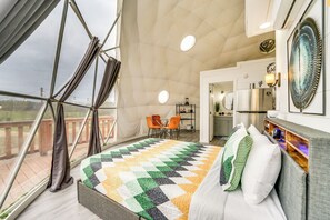 Apartment (0 Bedroom) | Interior - 'star View Dome' Broken Bow Gem: Hot Tub & Deck! (Broken Bow)