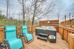 Apartment (0 Bedroom) | Interior - 'star View Dome' Broken Bow Gem: Hot Tub & Deck! (Broken Bow)
