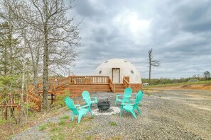 Apartment (0 Bedroom) | Interior - 'star View Dome' Broken Bow Gem: Hot Tub & Deck! (Broken Bow)