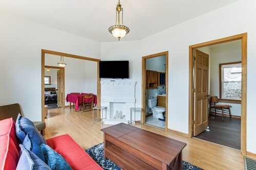 Pet Friendly: 8 Mi to Chicago - Fenced Backyard!