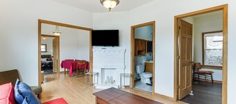 Pet Friendly: 8 Mi to Chicago - Fenced Backyard!