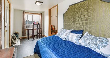 8 Mi to Chicago: Oak Park Home w/ Fenced Backyard!