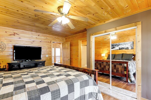 Cozy Sevierville Cabin W/ Hot Tub, Mountain Views! - Gatlinburg