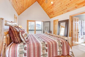 House (2 Bedrooms) | Interior - Scenic Murphy Cabin ~ 16 Mi to Blue Ridge (Murphy)