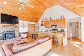 House (2 Bedrooms) | Interior - Scenic Murphy Cabin ~ 16 Mi to Blue Ridge (Murphy)