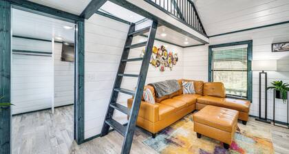 Broken Bow Cabin w/ Hot Tub, Fire Pit & Creek View