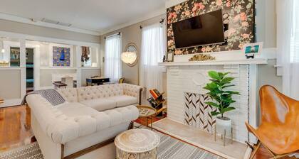 Lovely Mobile Home w/ Smart TV: 2 Mi to Downtown!