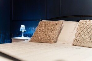 4 chambres, fer et planche à repasser, lit de bébé portatif