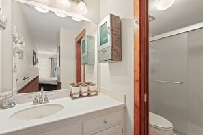 Bathroom - Central location to all that Dillon has to offer! Beautiful 3BR Condo close too (Dillon)