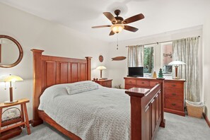 3 bedrooms, Internet, bed sheets - Central location to all that Dillon has to offer! Beautiful 3BR Condo close too (Dillon)