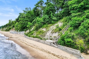 Beach - Fort Sassafras: Lake Michigan Beach Access, Private Hot Tub, Fire Pit, Deck (Fennville)