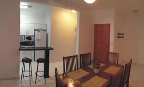 Dining - Apartamento - Piscina - 8 Pessoas - ar Cond- 2 Dorm - Varanda Gourmet (Praia Grande Ubatuba)