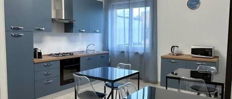 Fridge, microwave, oven, stovetop