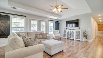 House (3 Bedrooms) | Front of property