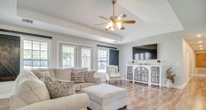 2 Mi to Grand Lake: Grove Home w/ Fenced-in Yard