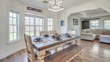 House (3 Bedrooms) | Interior