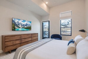 Condo, 3 Bedrooms | 3 bedrooms, iron/ironing board, free WiFi