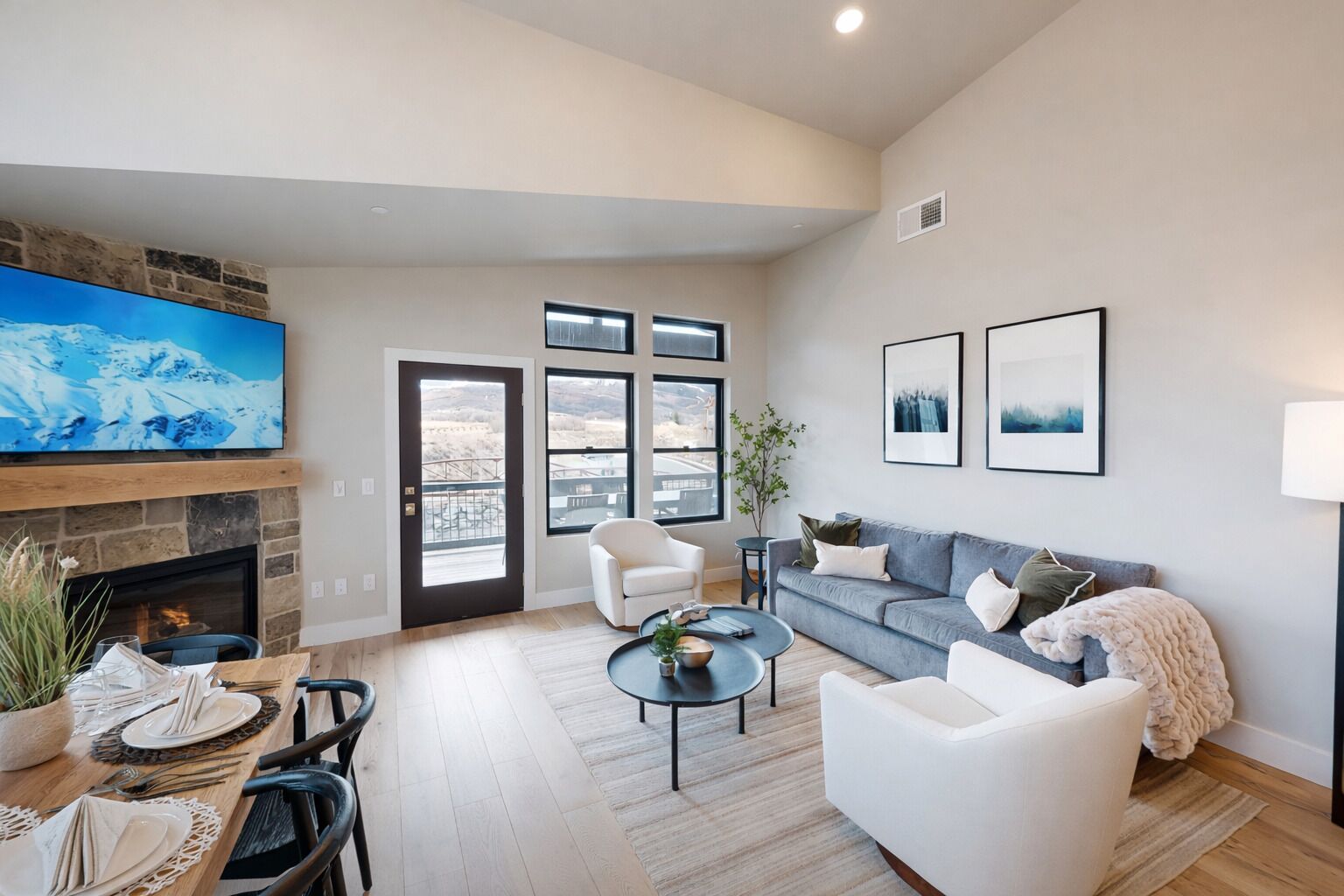 公寓客房, 3 間臥室 | 起居區 | 智慧型電視