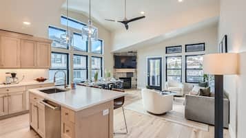 Kondominium, 3 kamar tidur | Dapur pribadi | Lemari es, oven, mesin pembuat kopi/teh, dan ketel listrik