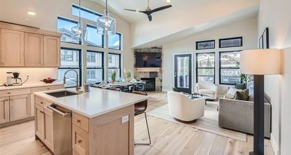 Helling Circle Hideaway 303 3 Bedroom Condo by RedAwning