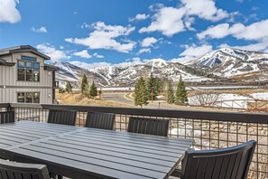 Kondominium, 3 kamar tidur | Tempat makan outdoor